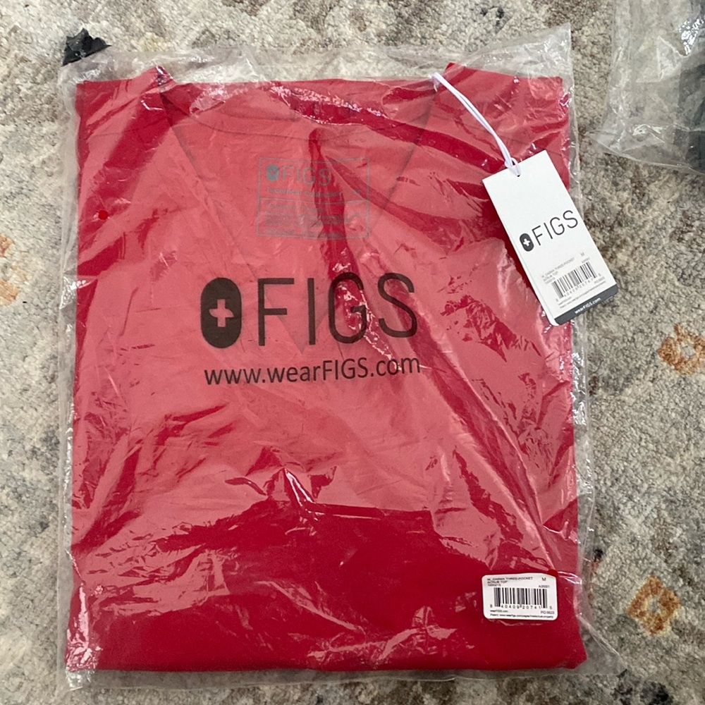 Figs scrub top